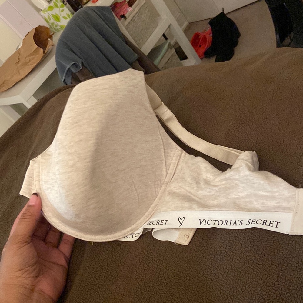 Victoria’s Secret T-shirt lightly lined demi bra